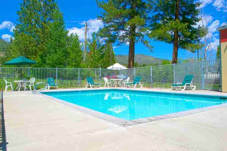 RV Resort pool1hdr