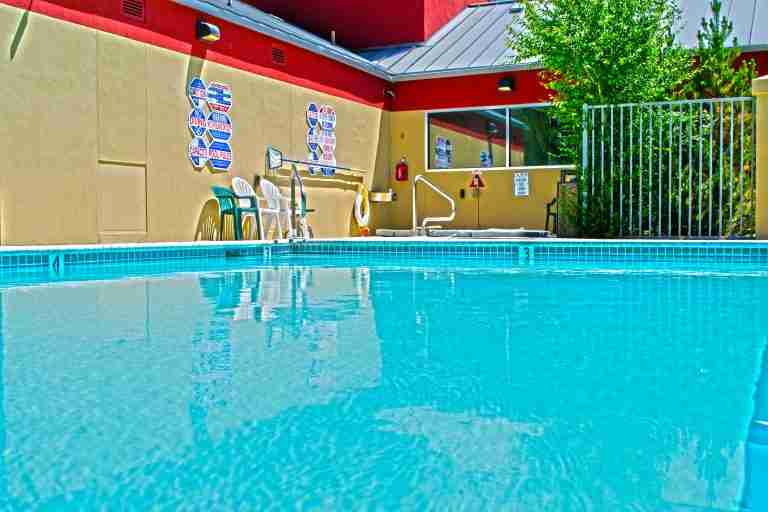 RV Resort pool&hottub2hdr